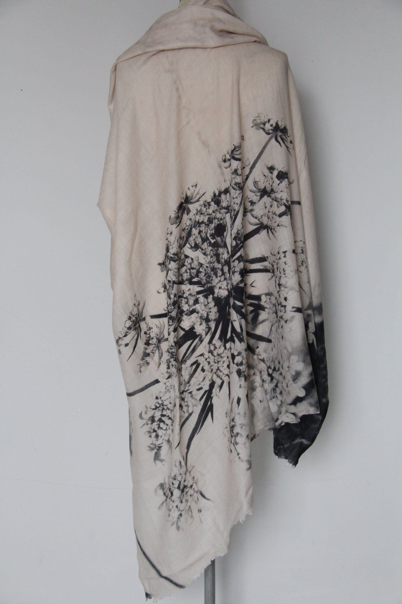 WDTS 100% Cashmere shawl - Flor Blanca